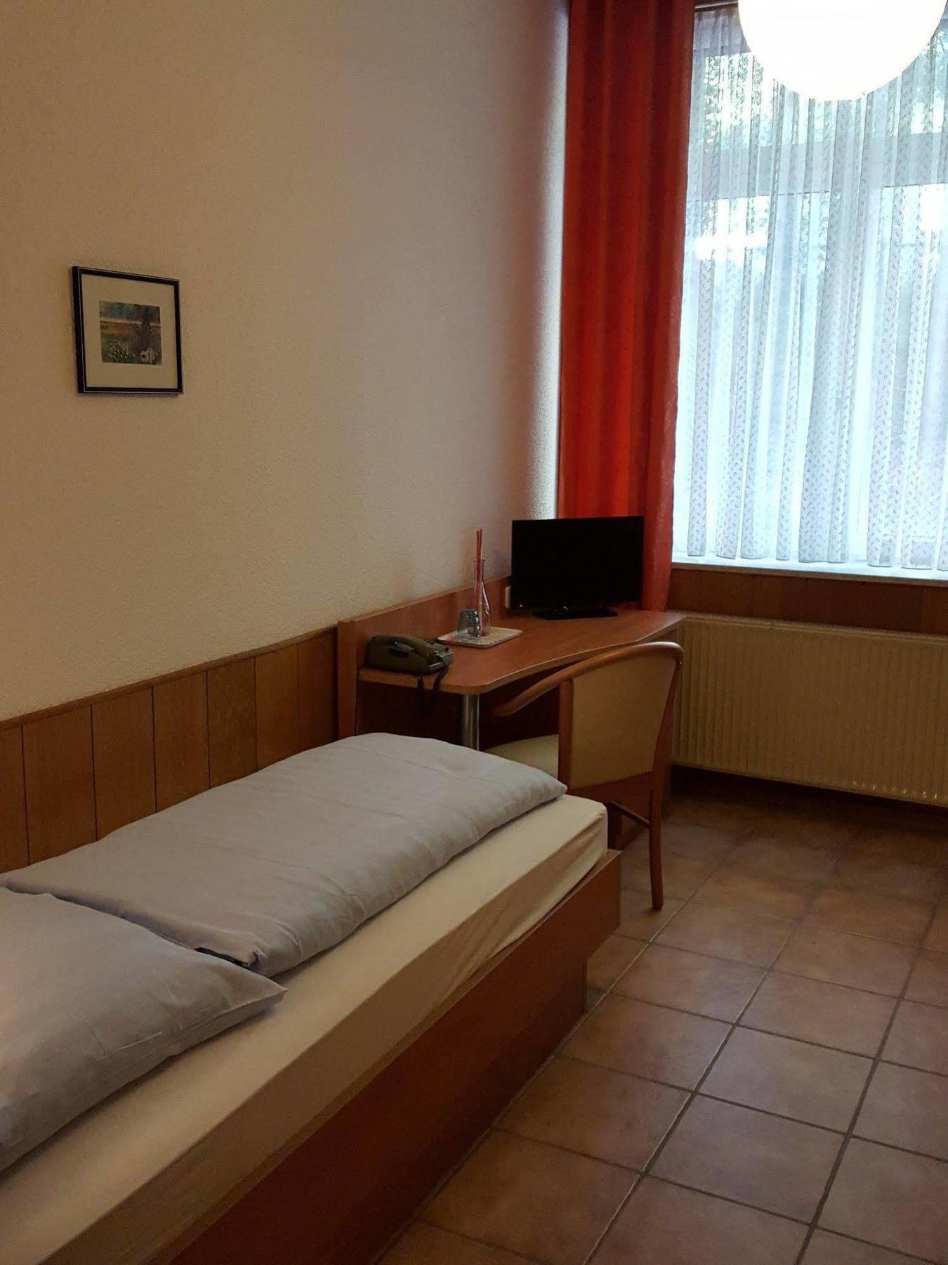 Waldhotel Zur Holzmuhle Eldagsen Exterior foto